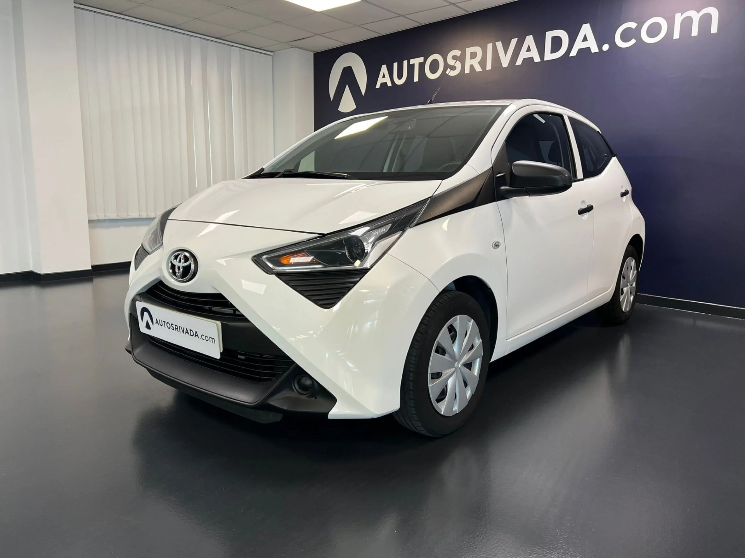 Toyota AYGO 1.0 70 x-play - Foto 1